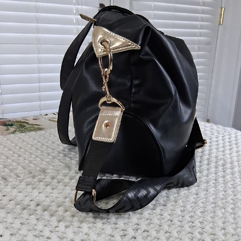 Versace Black Leather Shoulder Bag Glod Hradwear - Picture 3 of 16